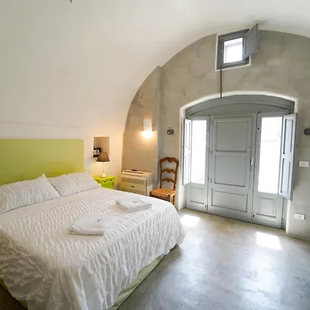 Pesce Bed & Breakfast 2*